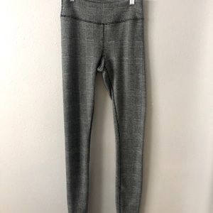 Houndstooth leggings.